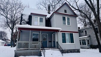 633 Livingston Ave NE in Grand Rapids, MI - Building Photo