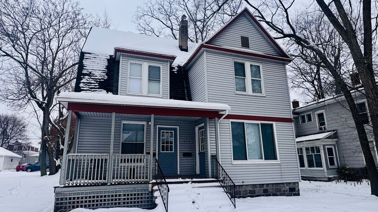 633 Livingston Ave NE in Grand Rapids, MI - Building Photo