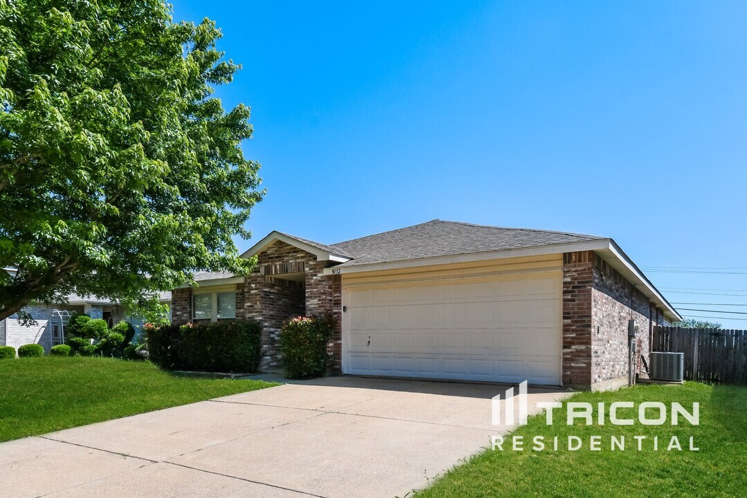 3032 Cesareo Dr in Grand Prairie, TX - Building Photo