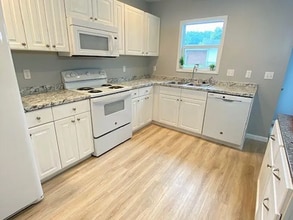 108 Village Dr in Sheffield, AL - Building Photo - Building Photo