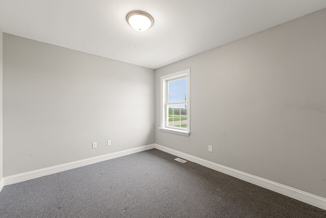412 N Grainger Ln in Cortland, IL - Building Photo - Building Photo