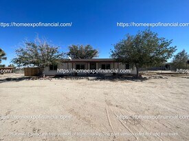 13393 Pierce Ln in Phelan, CA - Building Photo