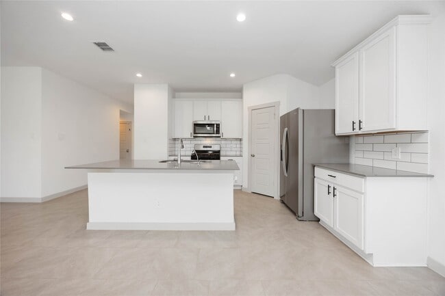 719 Alpine Fls Rd in Arcola, TX - Building Photo - Building Photo