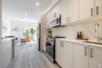 1370 Stittsville Main St in Ottawa, ON - Building Photo - Building Photo