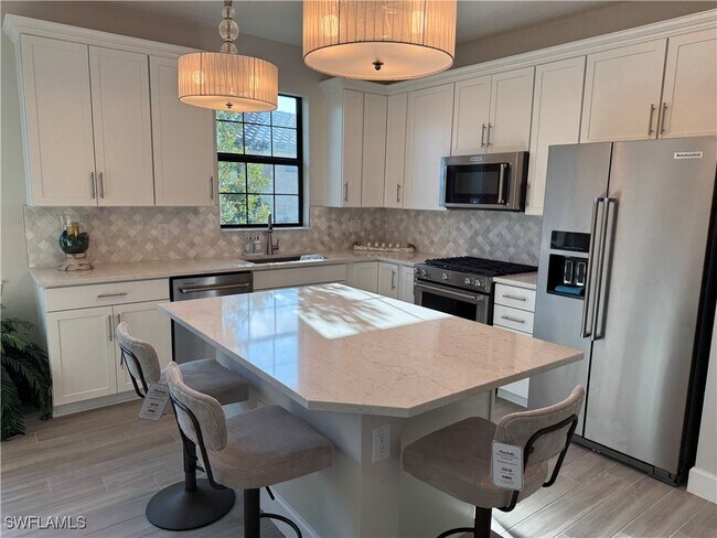 11909 Sacra Pl in Ft. Myers, FL - Foto de edificio - Building Photo