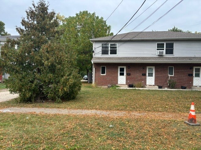 322 W Railroad St in Marengo, IL - Building Photo - Building Photo