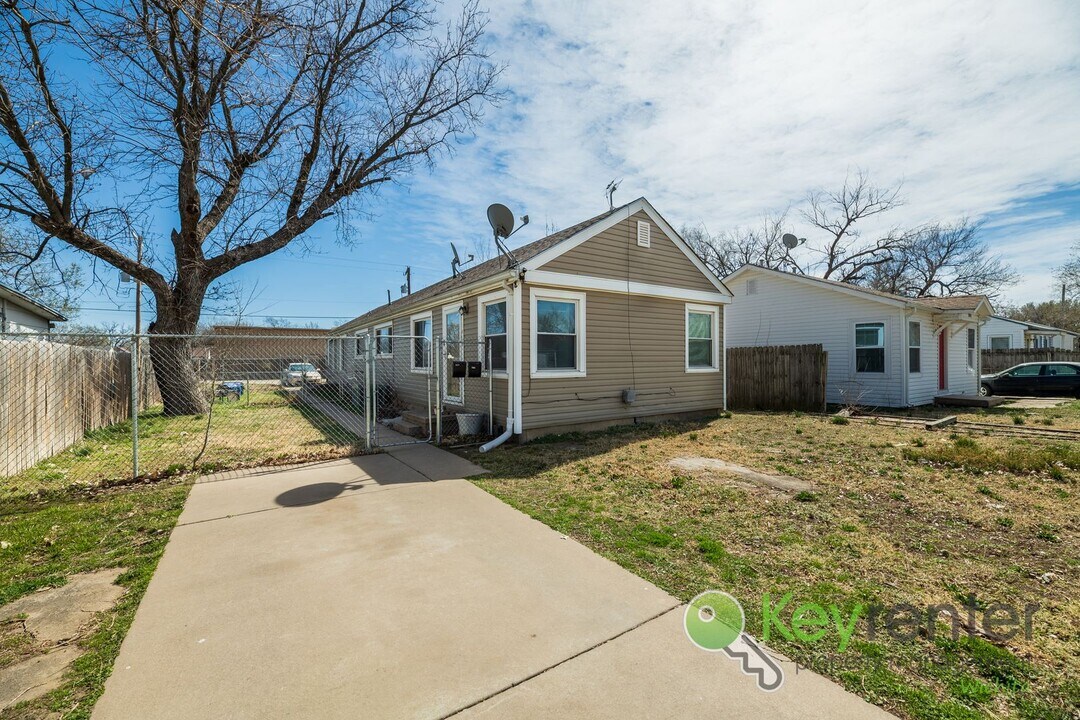 1036 Richmond S in Wichita, KS - Building Photo