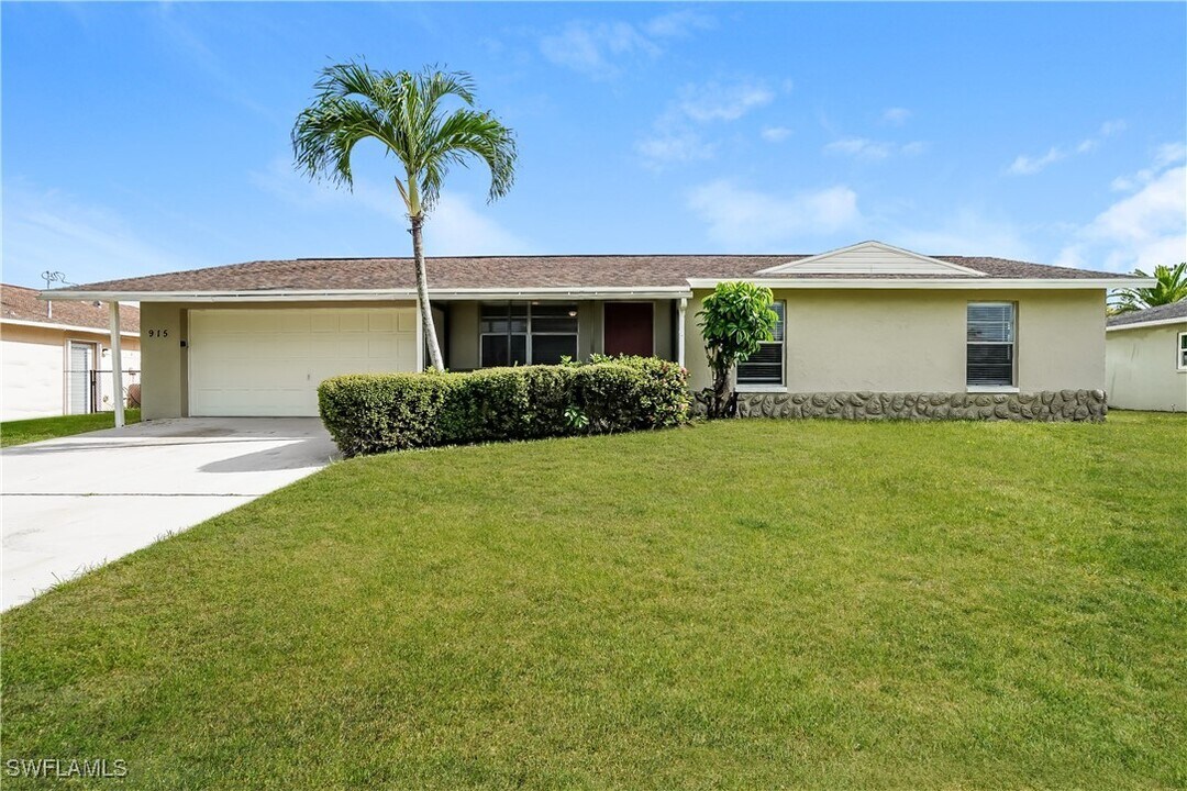 915 SE 19th St in Cape Coral, FL - Building Photo