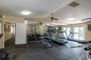 Hillbrook Apartments in Austintown, OH - Building Photo