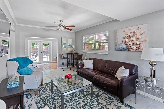 3005 W Helen Ave in Tampa, FL - Building Photo - Building Photo