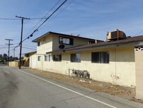 1203 W Rosewood Ct in Ontario, CA - Foto de edificio - Building Photo