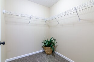 Villas at Charleston in Columbiana, OH - Building Photo