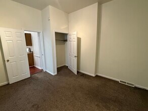 156 S 18th St, Unit 1 in Pittsburgh, PA - Foto de edificio - Building Photo