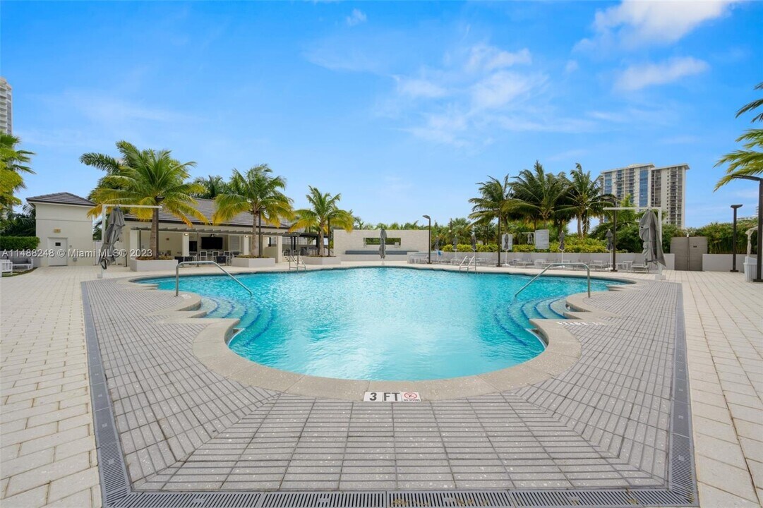 7000 Island Blvd, Unit 2806 in Aventura, FL - Foto de edificio