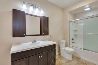 2406 Hastings Shore Ln in Redwood City, CA - Building Photo - Building Photo