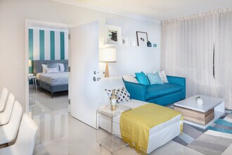 2889 McFarlane Rd in Miami, FL - Building Photo - Building Photo