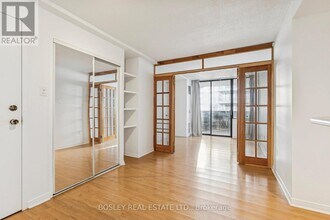 720 Spadina Ave. in Toronto, ON - Building Photo - Building Photo