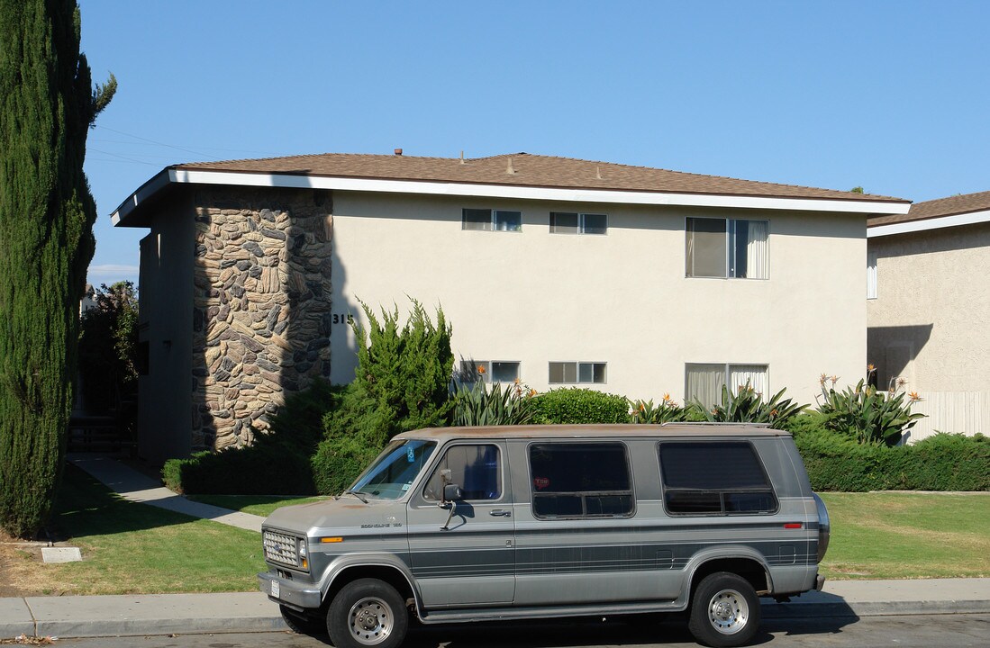 315 S Steckel Dr in Santa Paula, CA - Building Photo