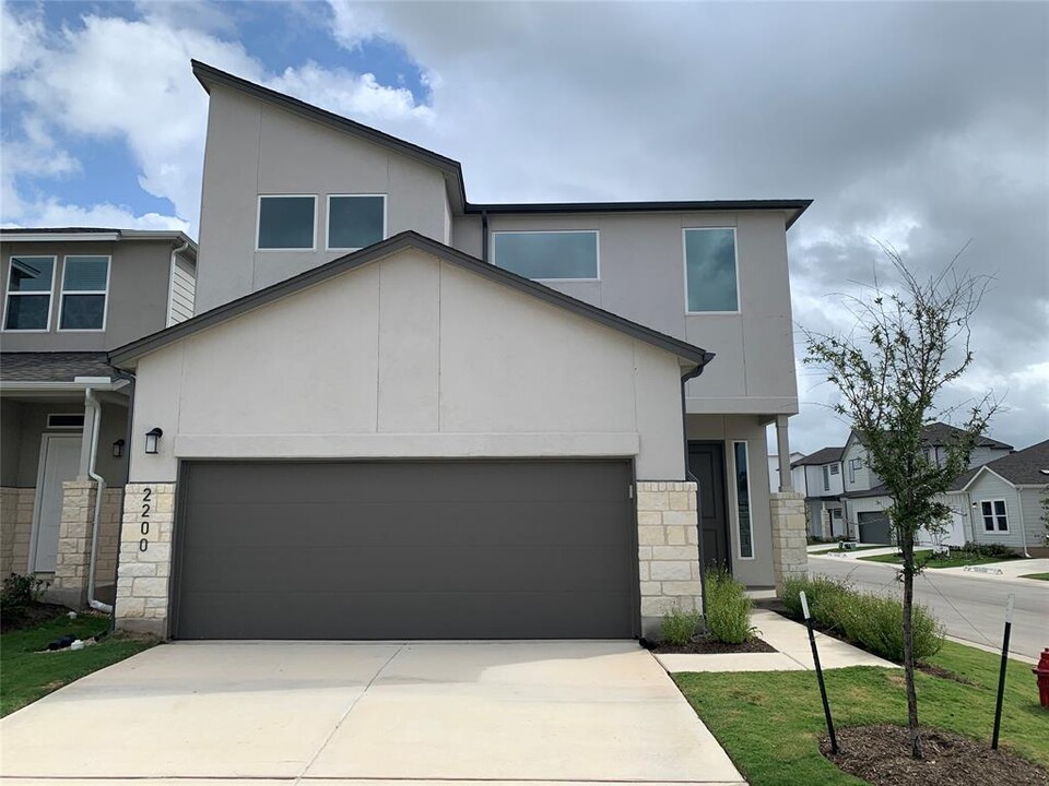 2200 Luna Azul Vw in Round Rock, TX - Building Photo