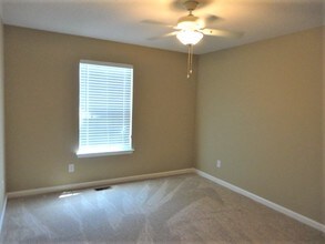 704 Pepperstone Ct in Fuquay Varina, NC - Building Photo - Building Photo