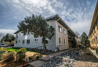 Flats at DeBoer Park in Denver, CO - Building Photo - Building Photo