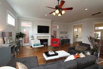 105 W 13th St in Houston, TX - Building Photo - Building Photo