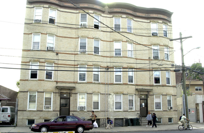 915-921 22nd St in Union City, NJ - Foto de edificio - Building Photo