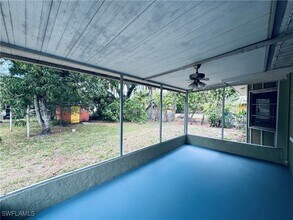 242 Delray Ave in Ft. Myers, FL - Foto de edificio - Building Photo