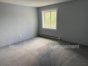 10 Pine Grove Ave in Barnstable, MA - Building Photo - Building Photo