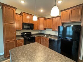 2225 Cedarbrook Ct in Tallahassee, FL - Building Photo - Building Photo