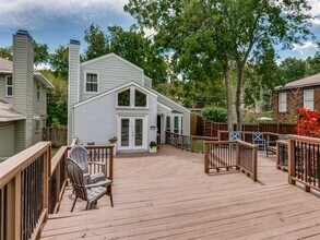 7010 San Mateo Blvd in Dallas, TX - Building Photo - Building Photo