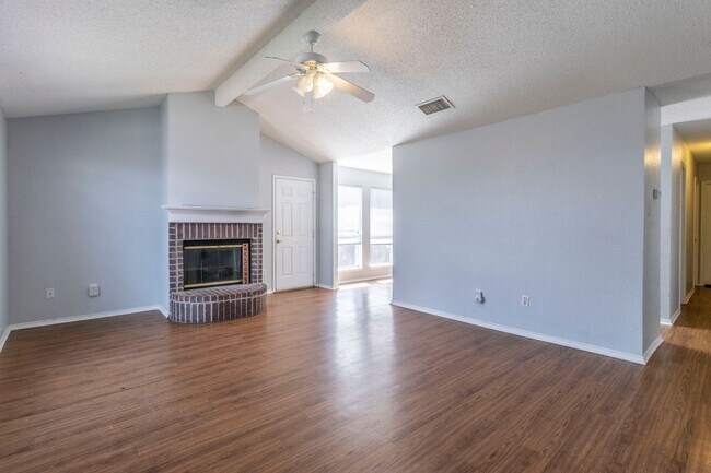 6433 Riverwater Trail in Fort Worth, TX - Building Photo - Building Photo