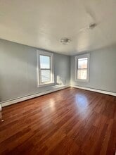 56 Atlantic St, Unit 1 in Jersey City, NJ - Foto de edificio - Building Photo