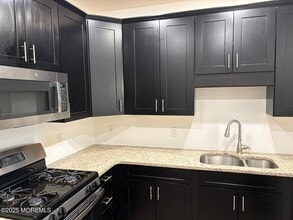 733 Stiller Ln in Monroe Township, NJ - Building Photo - Building Photo