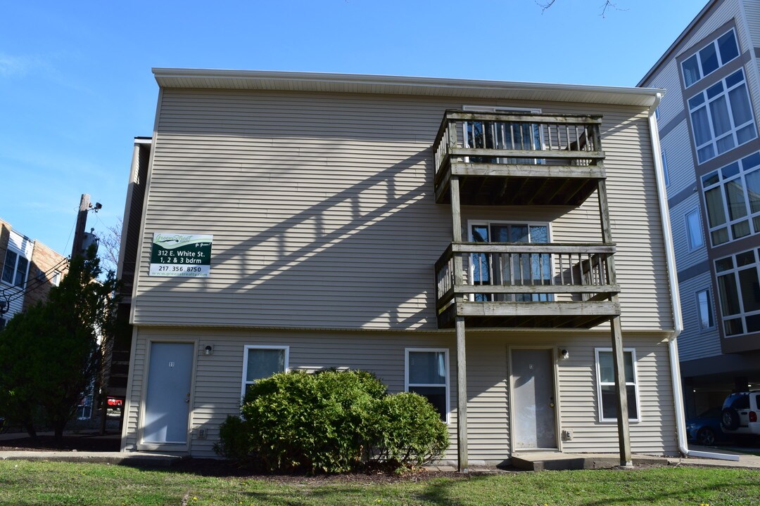 312 E White St in Champaign, IL - Building Photo