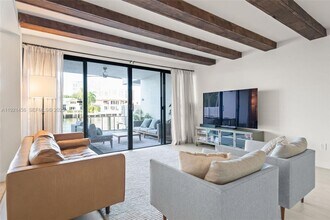 429 Poinciana Island Dr in Sunny Isles Beach, FL - Building Photo - Building Photo