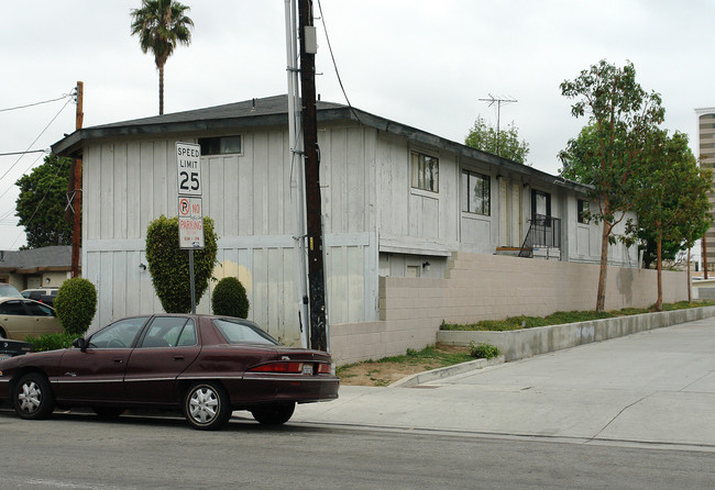 1912 Wallace Ave in Costa Mesa, CA - Building Photo - Building Photo