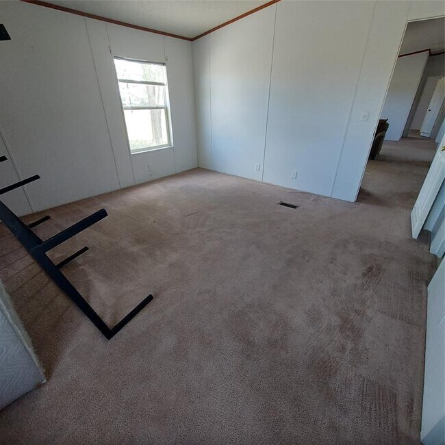 55 Regina Dr in Taylor, TX - Building Photo - Building Photo