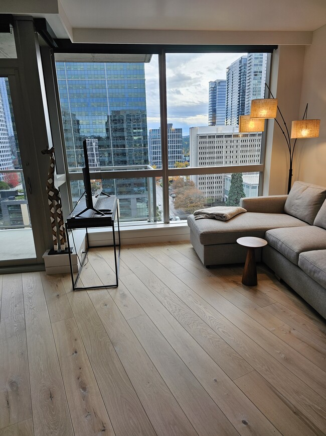 10610 NE 9th Pl, Unit 1701 in Bellevue, WA - Building Photo - Building Photo