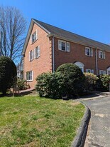 511 Maple Ave in Cheshire, CT - Building Photo