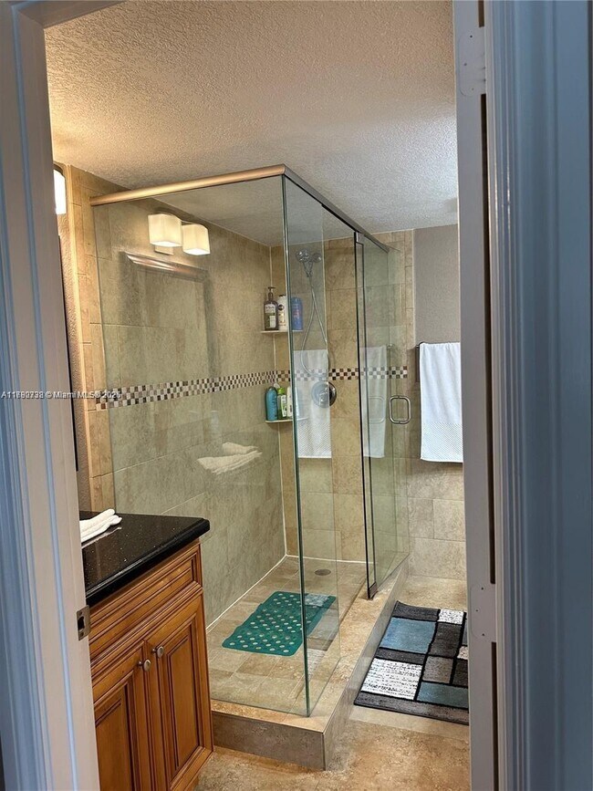 1951 Atlantic Shores Blvd, Unit 8 in Hallandale Beach, FL - Building Photo - Building Photo