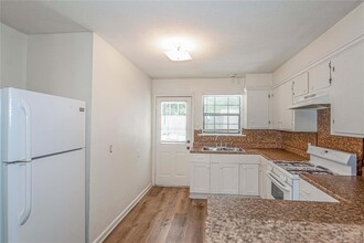 1302 Houston St in Conroe, TX - Building Photo - Building Photo