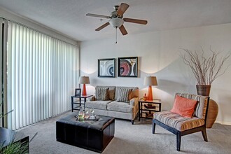 Acclaim in Phoenix, AZ - Building Photo - Building Photo