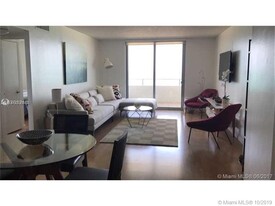 5555 Collins Ave, Unit 10F in Miami, FL - Building Photo - Building Photo