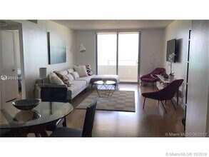 5555 Collins Ave, Unit 10F in Miami, FL - Foto de edificio - Building Photo