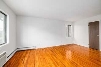 Lindvale Gardens in Mahwah, NJ - Building Photo - Interior Photo