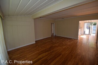 11517 Cumpston St in Los Angeles, CA - Foto de edificio - Building Photo