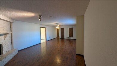 2225 E Jonquil Rd in Fayetteville, AR - Building Photo - Building Photo