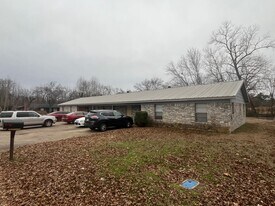702 E 11th St in Russellville, AR - Building Photo