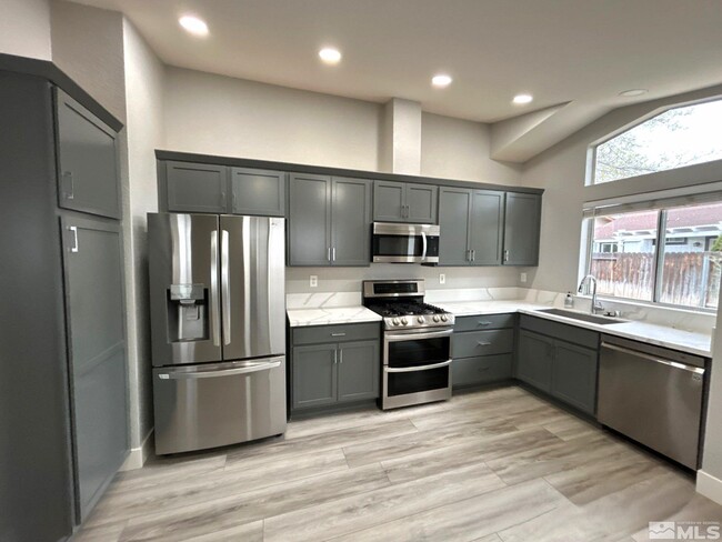 7577 Water View Way in Reno, NV - Building Photo - Building Photo